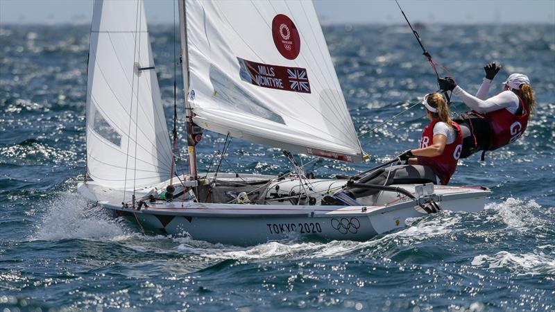 Tokyo2020 - Day 5 - July, 29, - Enoshima, Japan. Hannah Mills and Eilidh McIntyre (GBR) - Womens 470 photo copyright Richard Gladwell - Sail-World.com / nz taken at  and featuring the 470 class