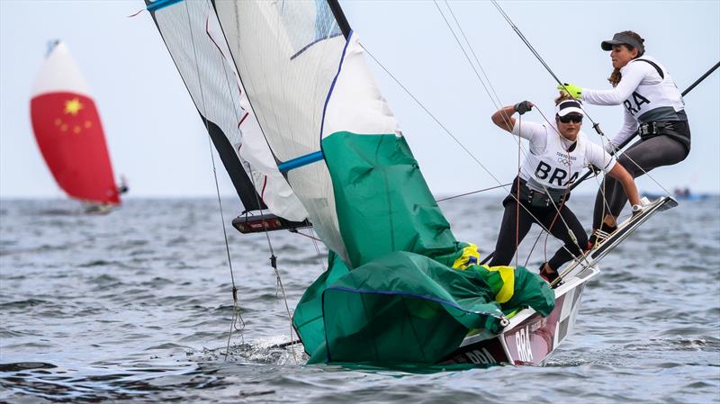 Martine Grael amd Kahena Kunze - 49erFX - Tokyo2020 - Day 6- July, 30, - Enoshima, Japan. - photo © Richard Gladwell - Sail-World.com/nz