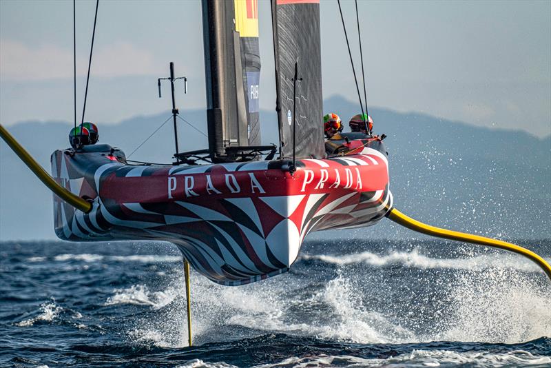 Close pass - Luna Rossa Prada Pirelli -   LEQ12 - January 27, 2023 - Cagliari - photo © Ivo Rovira / America'sCup