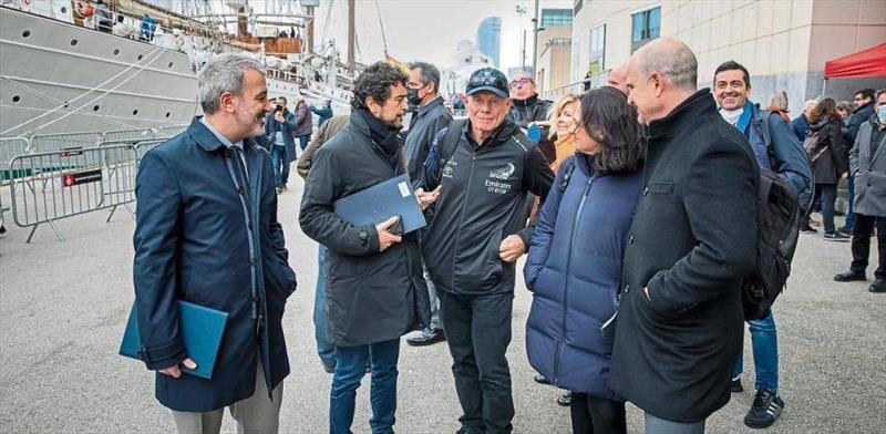 Grant Dalton, in the center, and next to him, Damià Calvet, Jaume Collboni, Aurora Catà and Ángel García, before embarking at Barcelona for a venue evaluation. - photo © Mane Espinosa