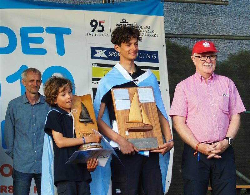 Cadet World Championship Technical Director Nick Hutton (right) from Hobart with the world champions for 2019 Cadet World Championship - photo © International Cadet Class