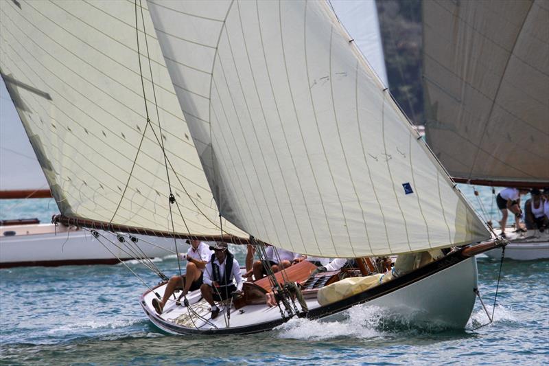 Rainbow (A7 - Logan 1895) starts - Mahurangi Regatta - January 29, 2022 photo copyright Richard Gladwell - Sail-World.com/nz taken at  and featuring the Classic Yachts class