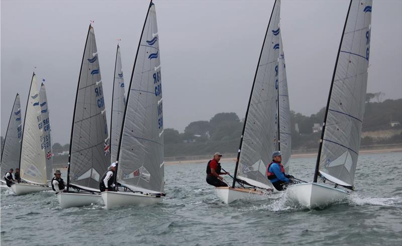 Finn Travellers at Highcliffe - photo © Sarah Desjonqueres