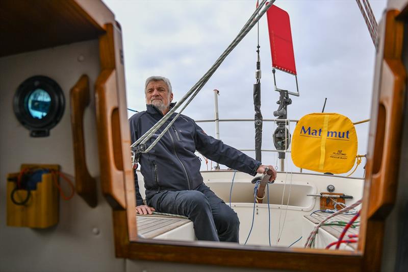 Jean-Luc Van Den Heede still has a thin lead, despite damage sustained to Matmut's mast during the Southern Ocean. - photo © Christophe Favreau / Matmut / PPL