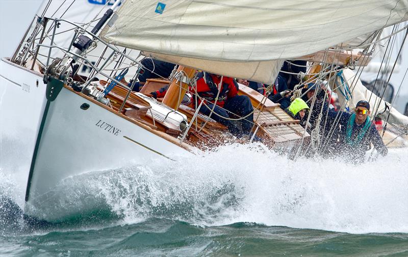 Round the Island Race - photo © Tom Hicks / www.solentaction.com
