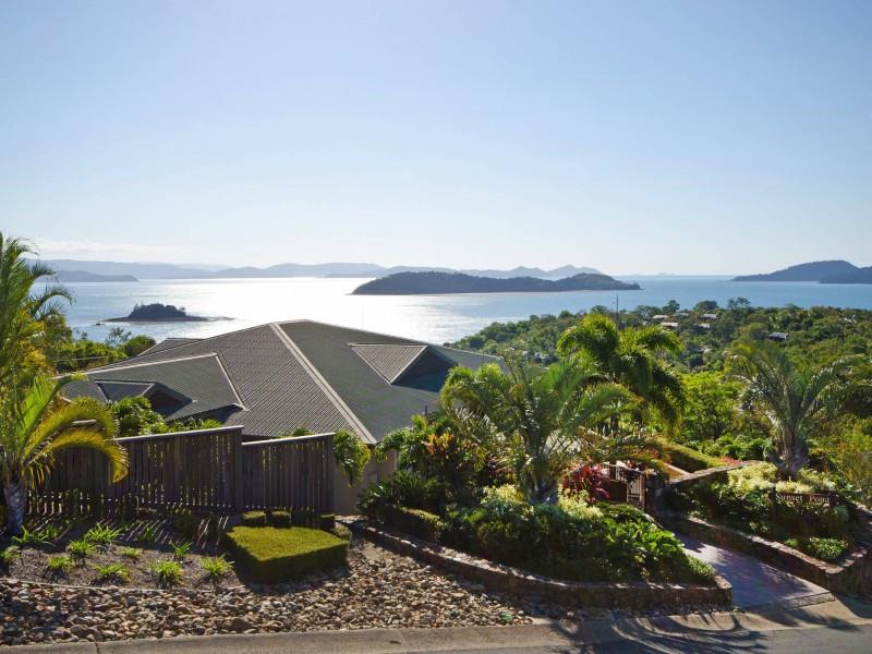 Sunset Point - photo © Whitsunday Holidays