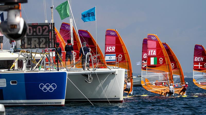 Start Womens RS:X Medal Race - Tokyo2020 - Day 7- July, 31, - Enoshima, Japan. - photo © Richard Gladwell / Sail-World.com / nz