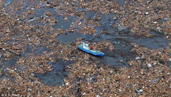 An ocean full of rubbish is not an ocean really © Annika Fredriksson / Ocean Crusaders
