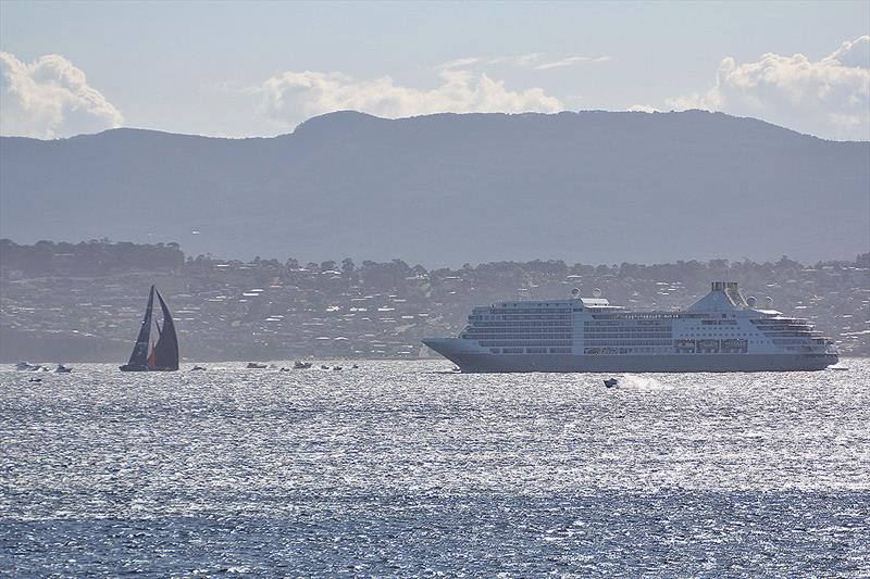 Everyone wanted to take a look at Master Lock Comanche - photo © Tony Lathouras