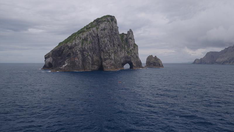 Approaching the Hole on the Wall - Jono Ridler - Swim4TheOcean - January 14, 2026 - photo © Joshua McCormack