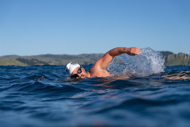  Jono Ridler - The final push - Swim4TheOcean - March 16, 2026 - photo © Joshua McCormack